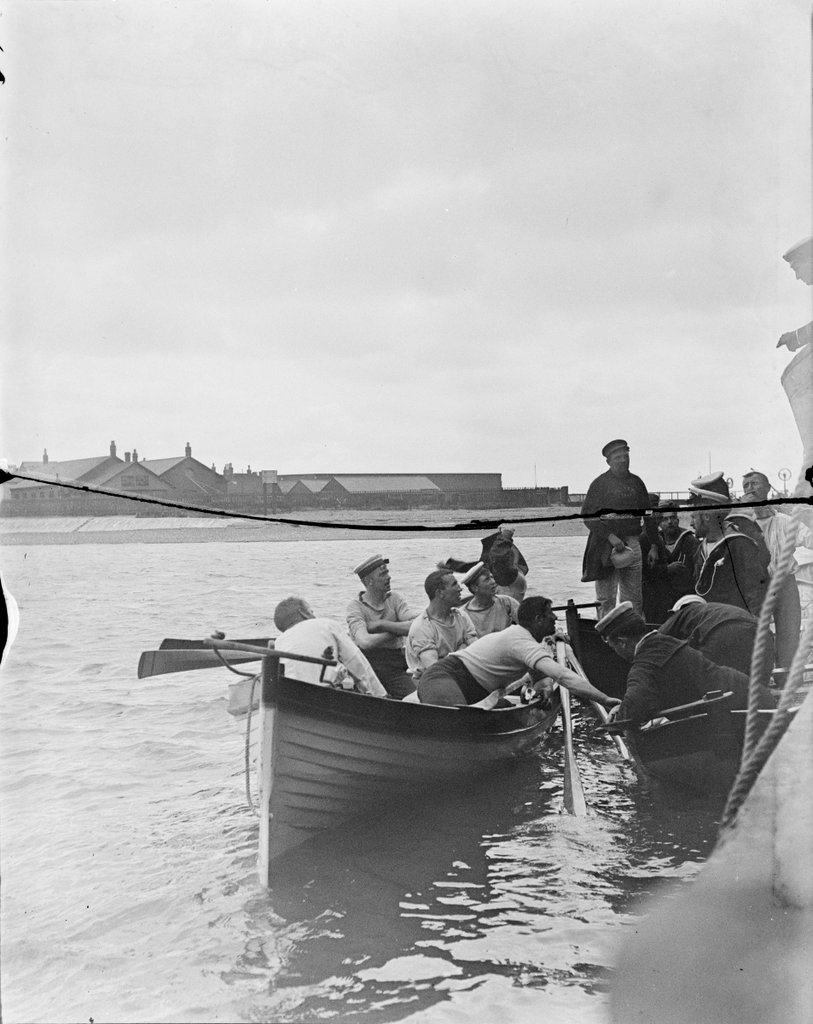 Regatta HMS 'Vincent' 1898 a dispute
