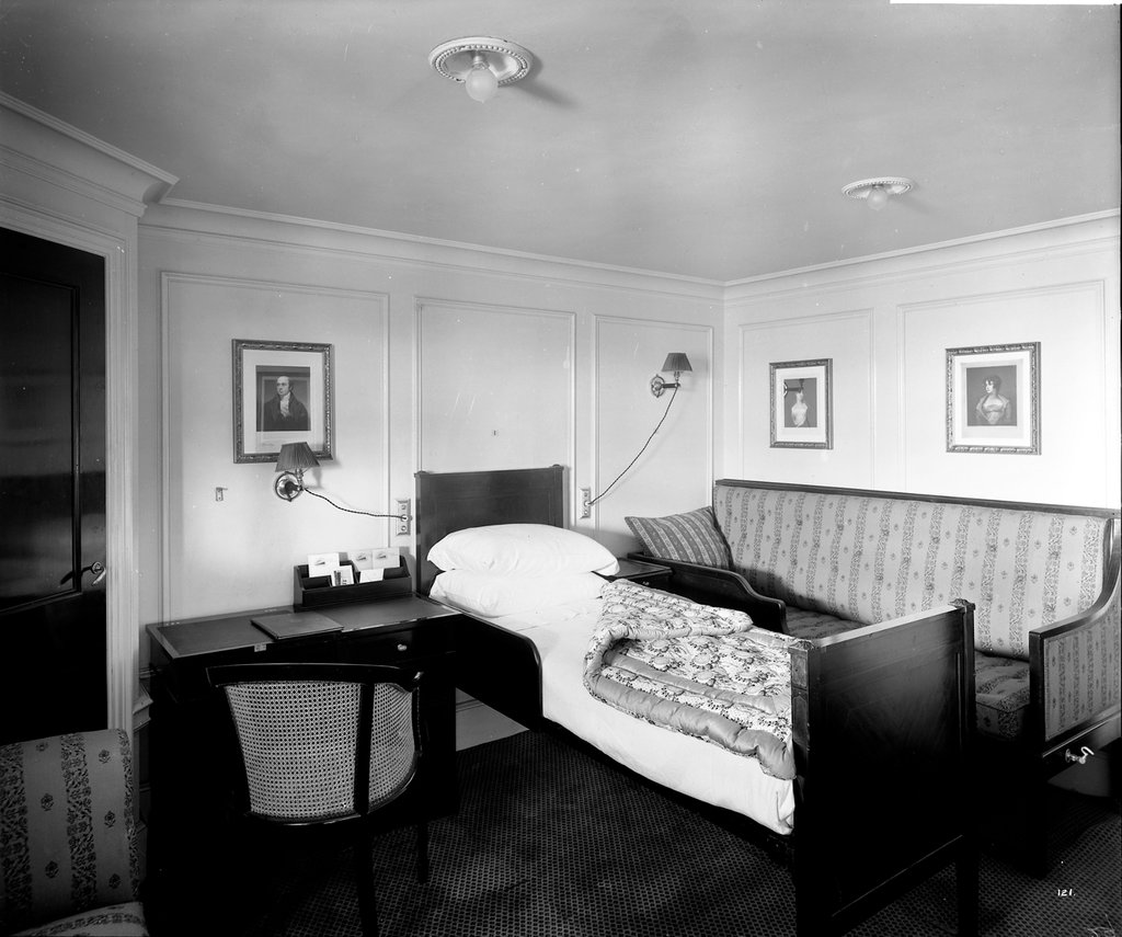 cabin-interior-on-the-passenger-liner-aquitania-1914-showing-the